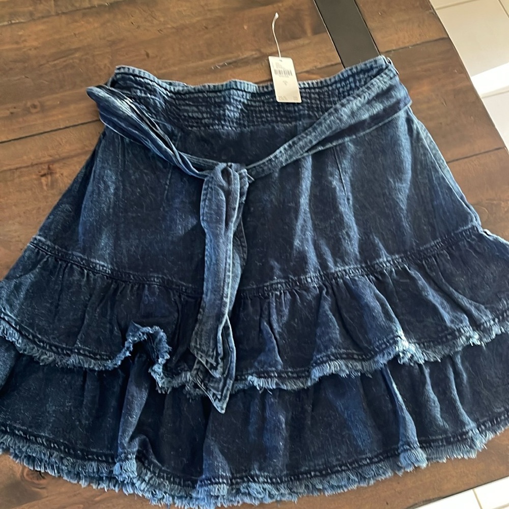 NWT- Anthropologie Pilcro Denim Ruffle Skirt w/Side zipper. Size S
